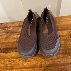 COPY - JEKO Slip On Walking Shoes. NWOT